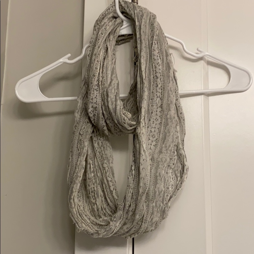 American Eagle White & Gray Floral Infinity Scarf